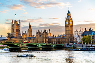 London Palace of Westminster at dusk